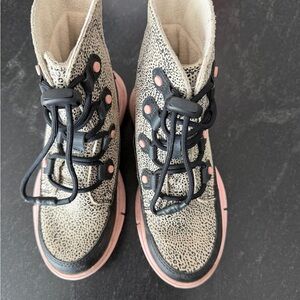 Sorel Kids Boots with Black and Pink Details